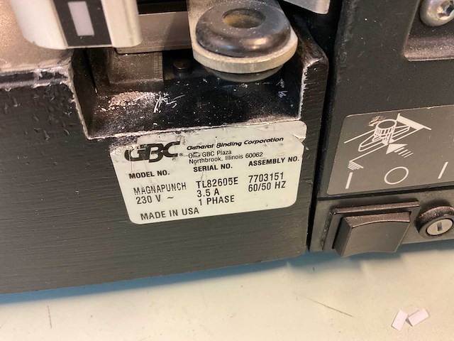 Gbc magnapunch ponsmachine - afbeelding 4 van  5