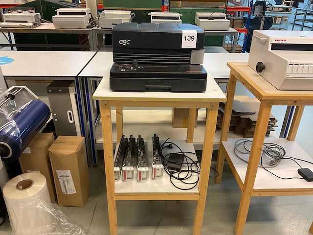 Gbc magnapunch ponsmachine - afbeelding 2 van  9