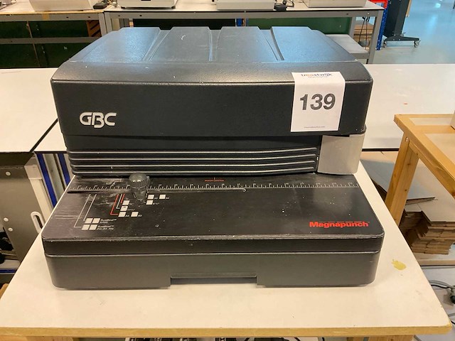 Gbc magnapunch ponsmachine - afbeelding 4 van  9