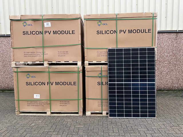 Gcl - set van 144 zonnepanelen(totaal vermogen 59.040 wp) - afbeelding 1 van  4