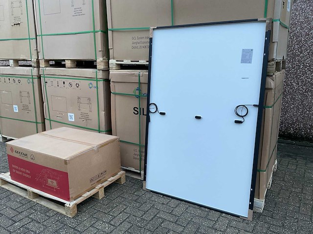 Gcl - set van 216 zonnepanelen - goodwe 80k omvormer (totaal vermogen 88.560 wp) - afbeelding 5 van  11