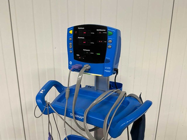 Ge - v100 - patiëntmonitor - afbeelding 2 van  4