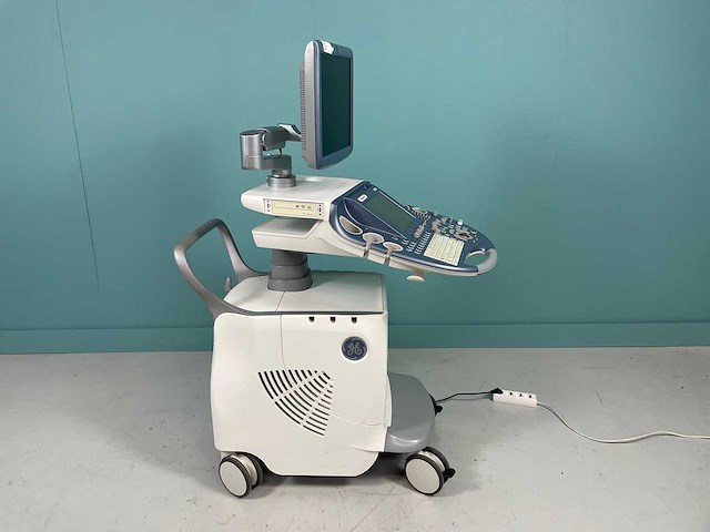 Ge - voluson e8 expert - echografieapparaat - 2012 - afbeelding 2 van  7