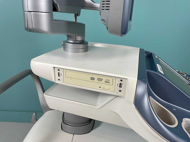 Ge - voluson e8 expert - echografieapparaat - 2012 - afbeelding 3 van  7