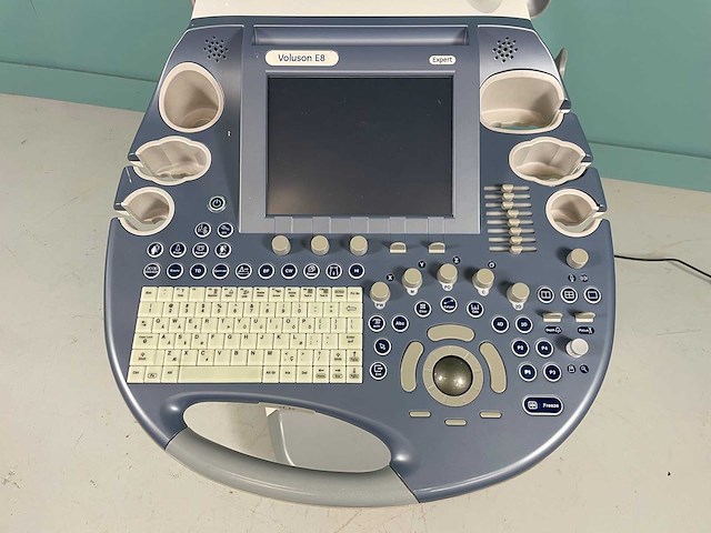 Ge - voluson e8 expert - echografieapparaat - 2012 - afbeelding 4 van  7