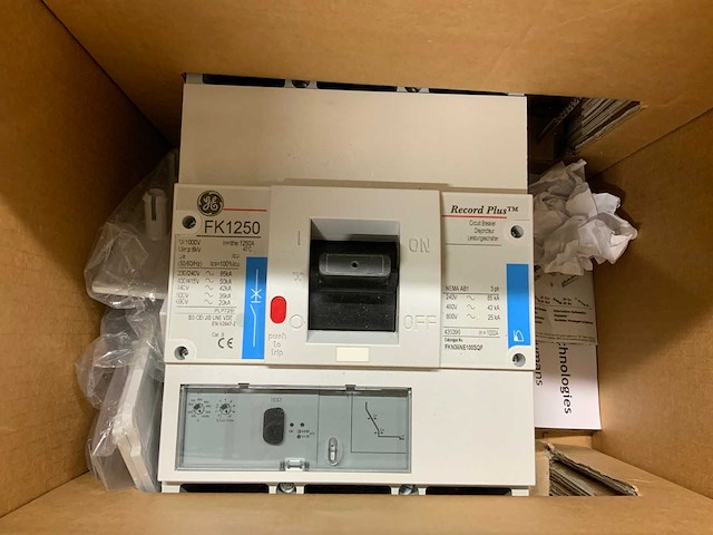 Ge fk1250 record plus circuit breaker - afbeelding 1 van  3