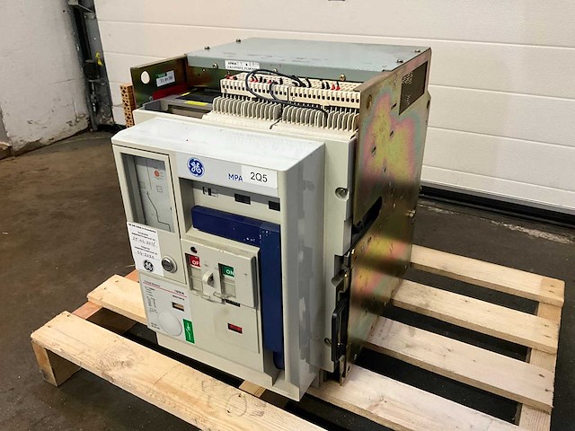 Ge mn31w16 1600 a air circuit breker - afbeelding 1 van  5