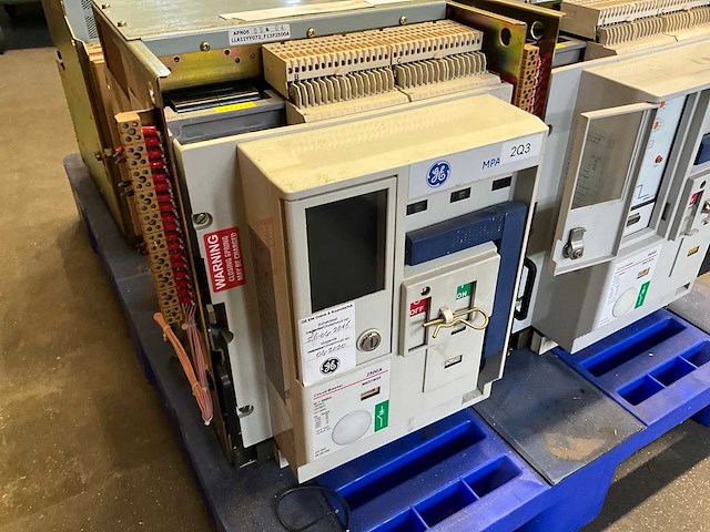Ge mn31w25 2500 a air circuit breker - afbeelding 1 van  4