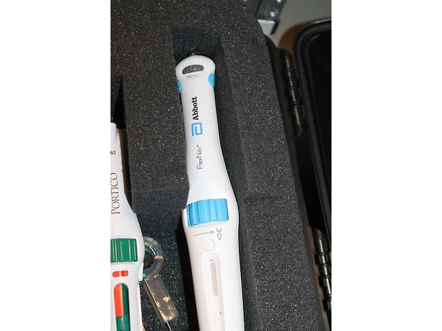 Geavanceerd kathetersysteem abbott flexnav met portico 19f in flightcase. - afbeelding 3 van  6