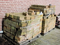 Gebakken waaltjes op drie pallets circa 20 meter. - afbeelding 2 van  2