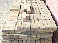 Gebakken waaltjes op twee pallets circa 18 meter. - afbeelding 3 van  3