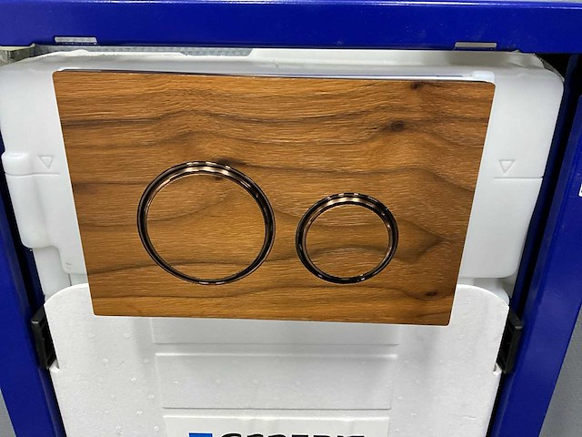 Geberit - inbouwreservoir met bedieningsplaat - afbeelding 2 van  6