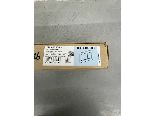 Geberit - omega30 - bedieningsplaat square 2-toets spoeling, designstrook chroom, afdekplaat en toetsen zwart - afbeelding 3 van  4