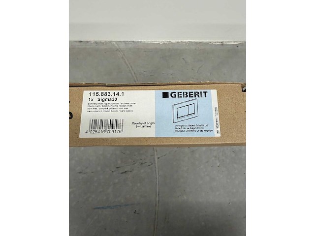 Geberit - sigma30 - bedieningsplaat, 2-toets spoeling mat zwart/easy-to-clean designstrook chroom - afbeelding 4 van  4