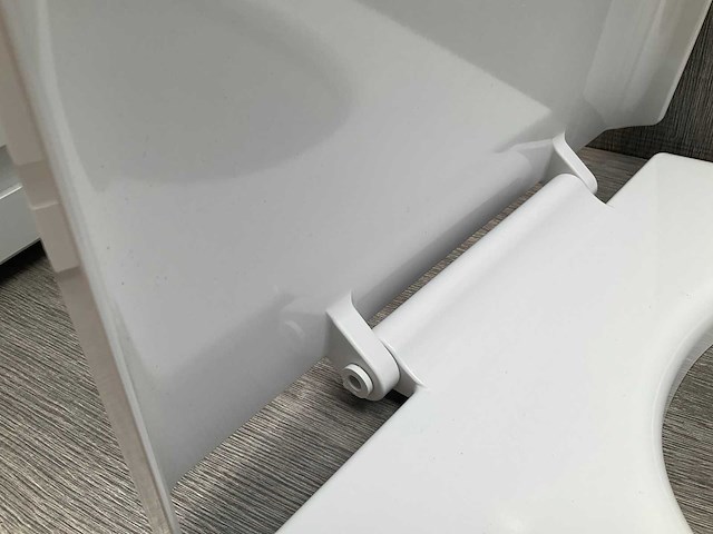 Geberit 300 comfort square toiletzitting - afbeelding 2 van  11