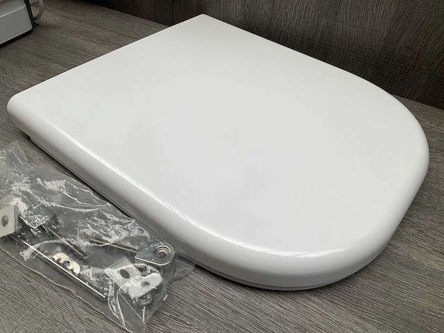Geberit 300 comfort square toiletzitting - afbeelding 5 van  11