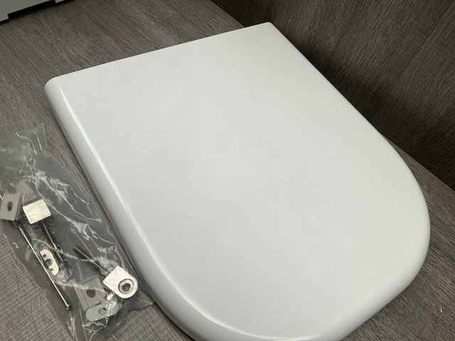 Geberit 300 comfort square toiletzitting - afbeelding 8 van  11
