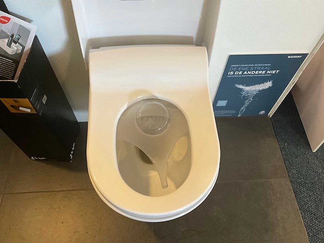 Geberit aquaclean toilet - afbeelding 2 van  4