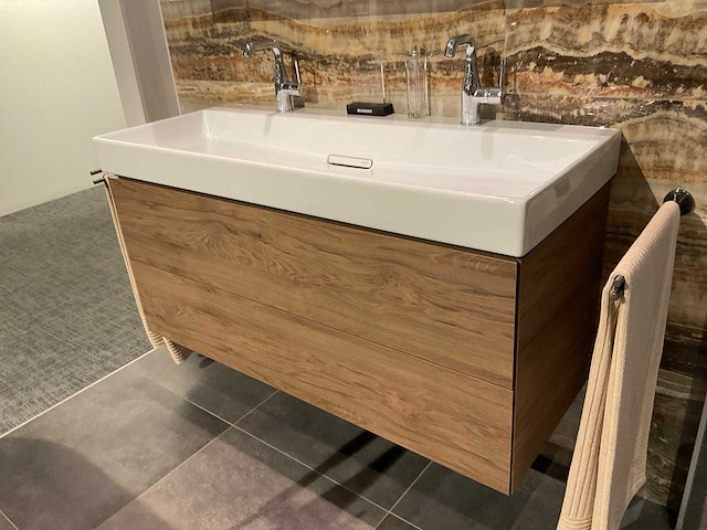 Geberit badmeubel met kranen - afbeelding 2 van  7