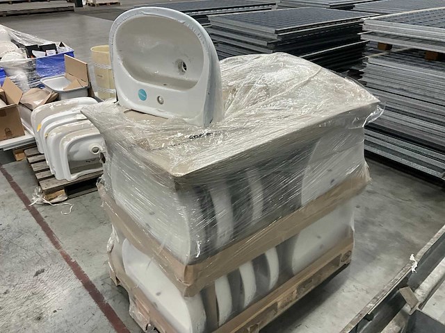 Geberit bastia wastafel (18x) - afbeelding 1 van  5