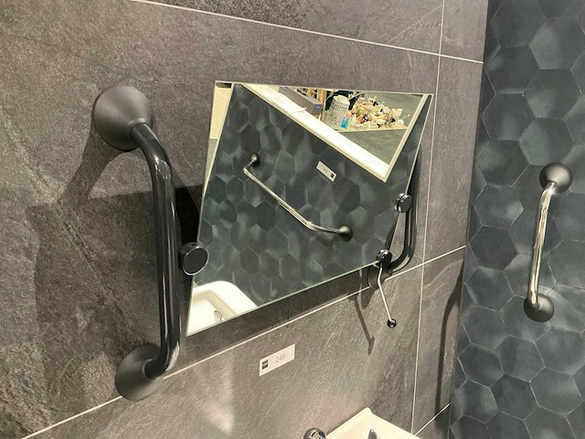 Geberit / delabie rolstoel wastafelopstelling - afbeelding 3 van  7