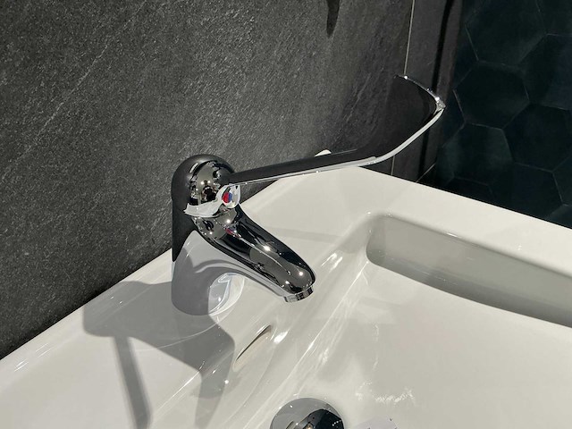 Geberit / delabie rolstoel wastafelopstelling - afbeelding 6 van  7