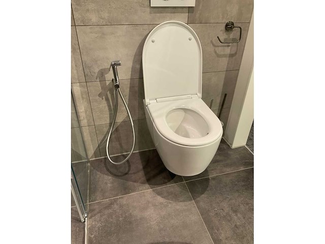 Geberit wandcloset met bidetkraan - afbeelding 3 van  4