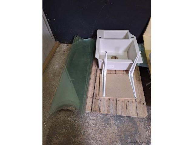 Geboogd paneel glas - 95x28 cm - ca. 14 stuks - afbeelding 1 van  4
