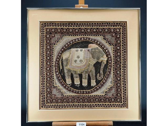 Geborduurde (o.a. gouddraad) traditionele birmese kalaga - afbeelding 1 van  5