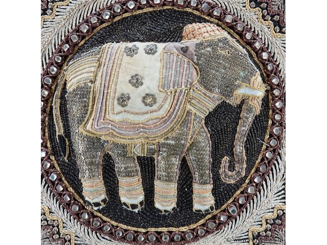 Geborduurde (o.a. gouddraad) traditionele birmese kalaga - afbeelding 3 van  5