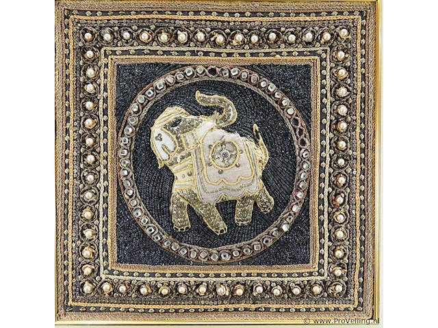 Geborduurde (o.a. gouddraad) traditionele birmese kalaga - afbeelding 2 van  5