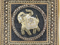 Geborduurde (o.a. gouddraad) traditionele birmese kalaga - afbeelding 2 van  5