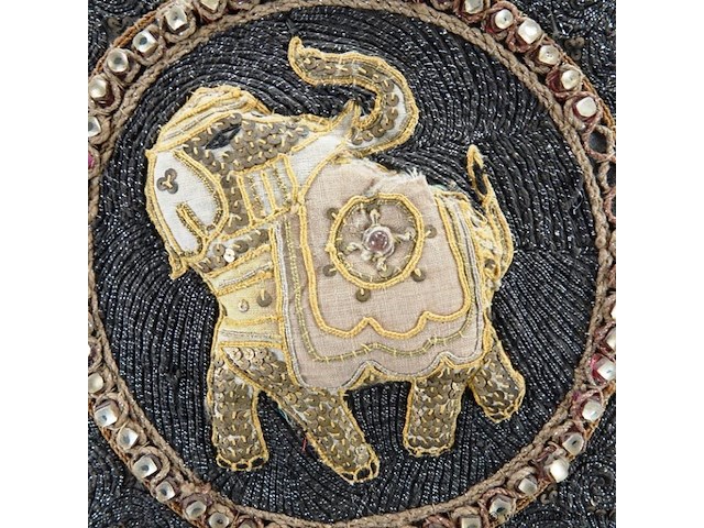 Geborduurde (o.a. gouddraad) traditionele birmese kalaga - afbeelding 3 van  5