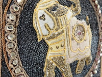 Geborduurde (o.a. gouddraad) traditionele birmese kalaga - afbeelding 4 van  5