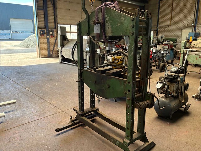 Gebr. larkens & bierijm hydraulische pers - afbeelding 1 van  6