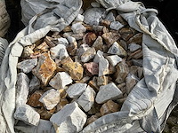 Gebroken natuursteen