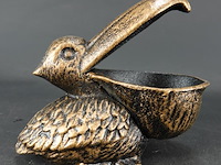 Gebronzed ijzeren pelikaan als centenbak - afbeelding 2 van  5