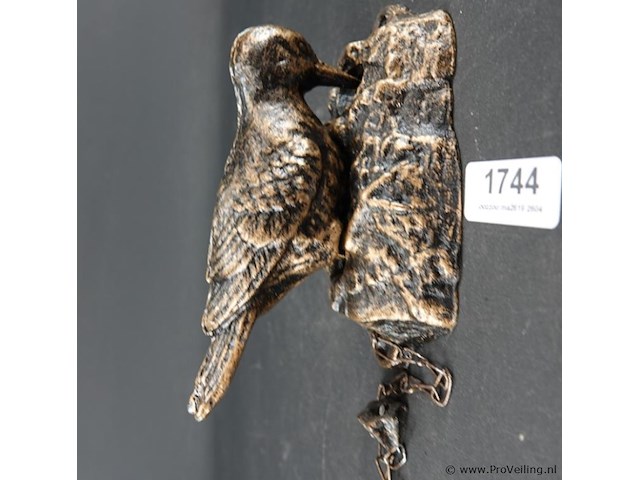 Gebronzed ijzeren specht als deurklopper - afbeelding 1 van  5