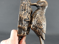 Gebronzed ijzeren specht als deurklopper - afbeelding 4 van  5