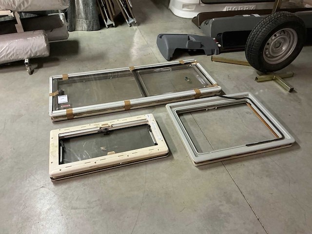 Gebruikt klap/schuifraam (3x) - afbeelding 1 van  5