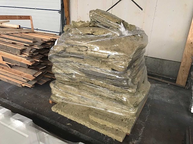 Gebruikt steenwol - afbeelding 2 van  2