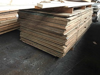 Gebruikt underlayment en vuren hout - afbeelding 2 van  3