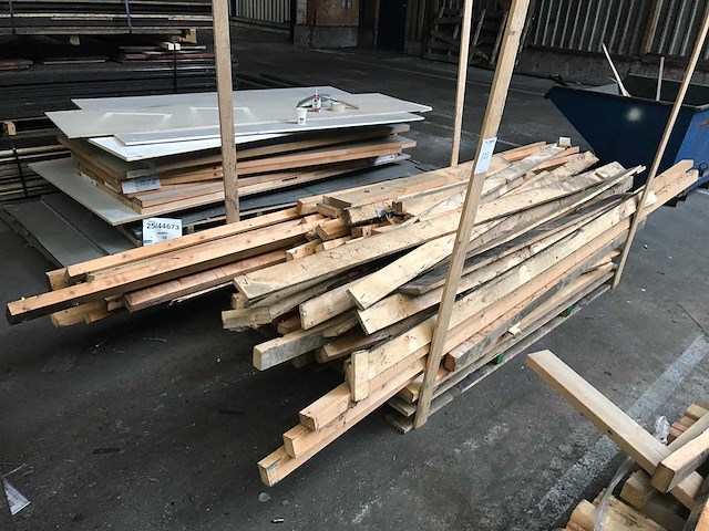 Gebruikt vuren - afbeelding 1 van  2