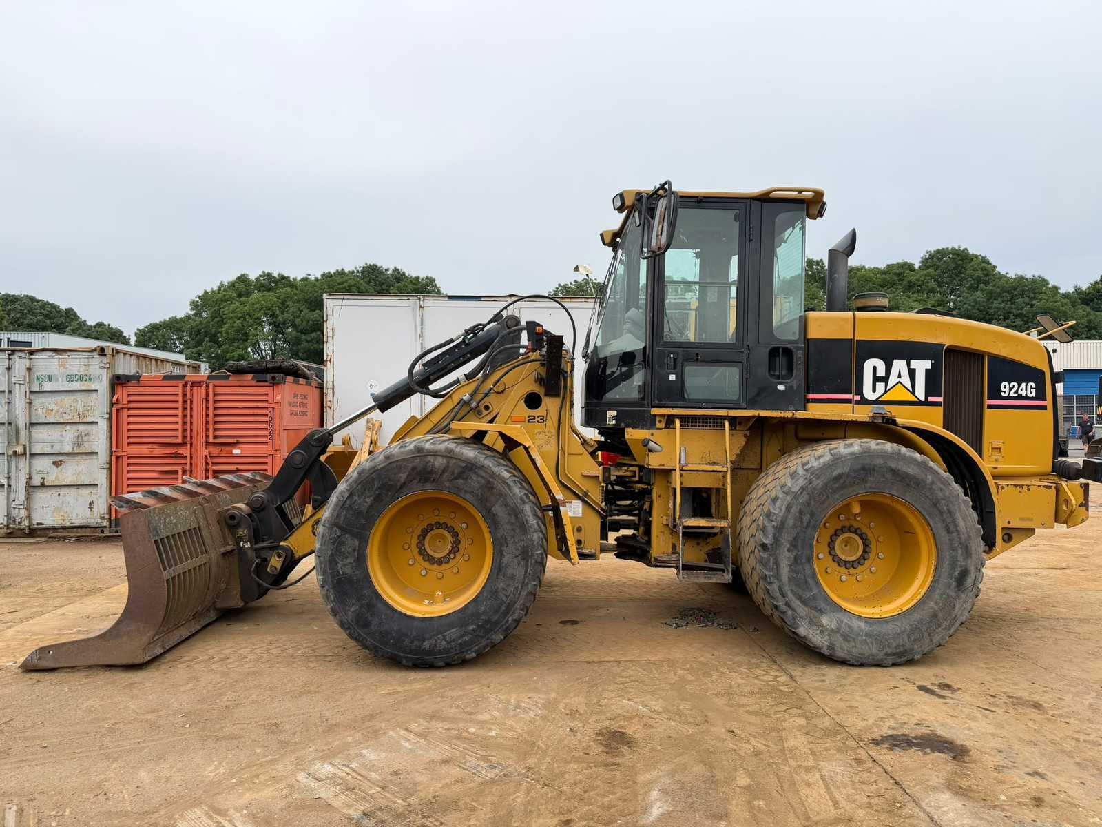Gebruikte heftrucks , hoogwerkers , graafmachines en schoonmaakmachines