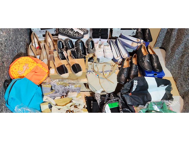 Gebruikte kleding - dames en heren - kleding - afbeelding 2 van  13