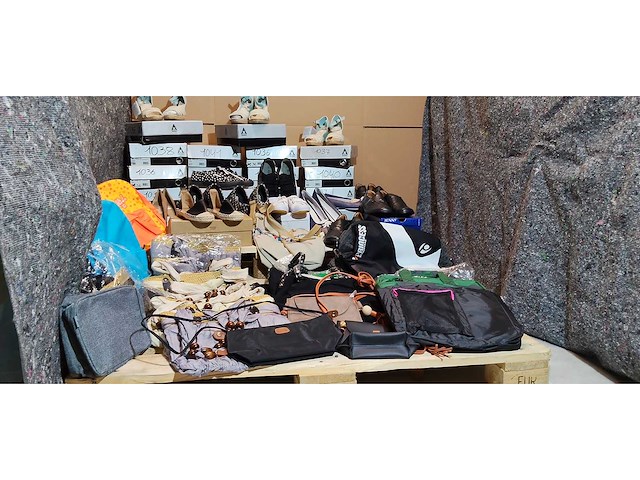 Gebruikte kleding - dames en heren - kleding - afbeelding 5 van  13