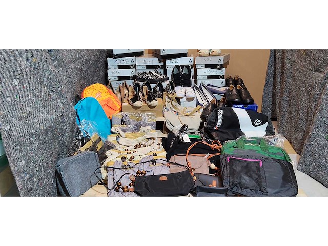 Gebruikte kleding - dames en heren - kleding - afbeelding 12 van  13