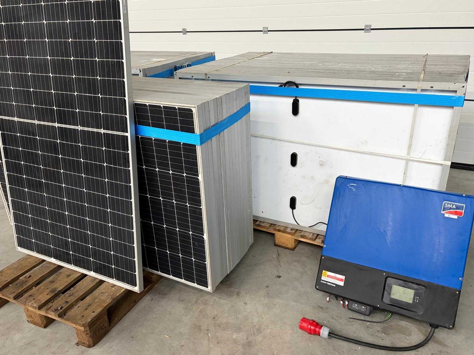 Gebruikte zonnepanelen, omvormers en platdakconstructie
