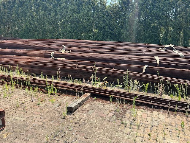 Gebundelde staven betonijzer wapeningsstaal - afbeelding 2 van  4