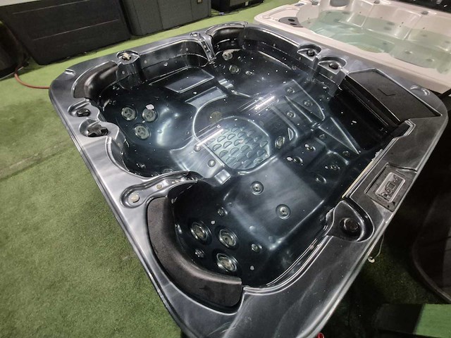 Gecko 5 persoons jacuzzi en buitenspa - afbeelding 6 van  21